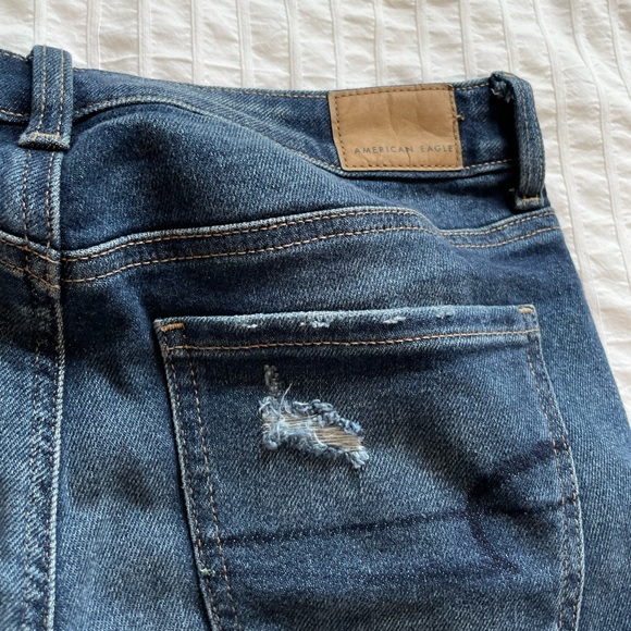 American Eagle Dark Wash Distressed Tomgirl Jwans - Picture 5 of 6